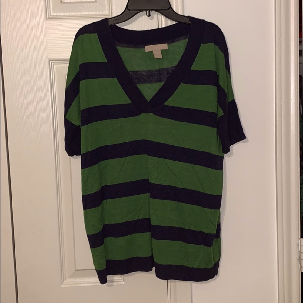 🍀banana republic green and navy tee